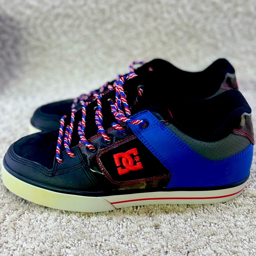 DC skate board shoes, excellent condition lighty used, gently used